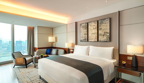 Classic Room, 1 King Bed, River View (Club InterContinental)