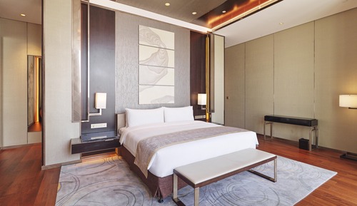 Junior Suite, 1 King Bed (Pearl River View)