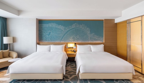 Ocean View Ambassador Queen Bed Suite (unlimited free entry to the water park & Lost chambers during