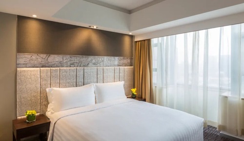 Deluxe Room, 1 King Bed, City View