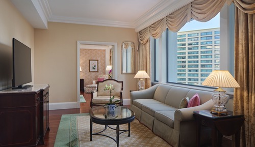 Club Suite, 1 King Bed, Garden View