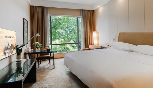Business Room, Garden View