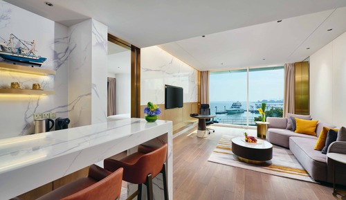 Suite, 1 King Bed, Club Lounge Access (Navigator, High Floor, Lounge)