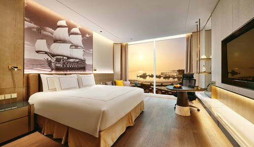 Premium Room, 1 King Bed, Lake View (Jinji)