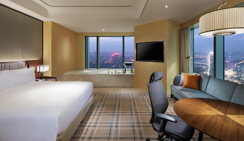 Deluxe Room, 1 King Bed, River View