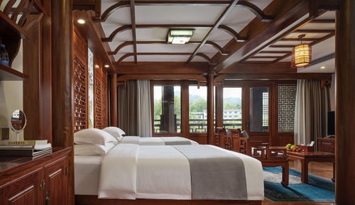 Deluxe Twin Room with Balcony and Lake View 