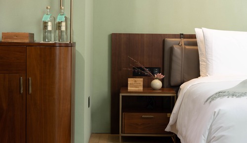 Premier Hollywood King Room