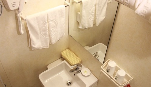 Business Suite with Window