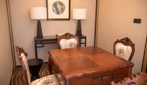 Deluxe Suite, 1 King Bed, Smoking