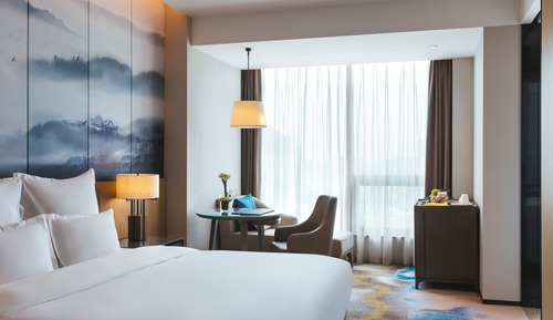 Deluxe Room, 1 King Bed with Sofa