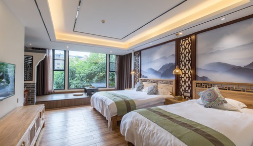 Family Room, River View