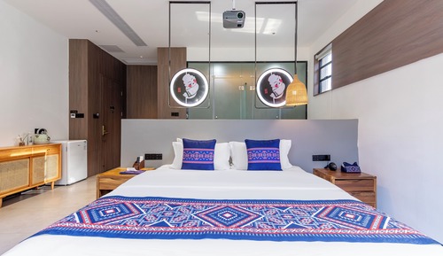 Premier Room, 1 Bedroom, Mountain View, Courtyard Area