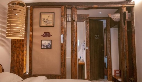 Twin room with Lotus Pond View, Balcony, Bathtub and Fireplace