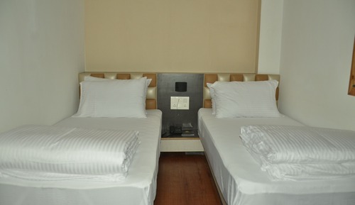 Deluxe Twin Non A/C Room