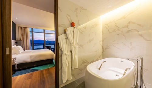 Suite, 1 King Bed