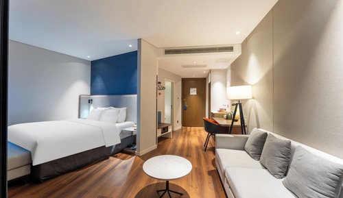 Standard Room, 1 King Bed, River View (Extra Space)