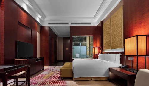 Hilton Executive with 2.7m*2.0m King Plus Bed