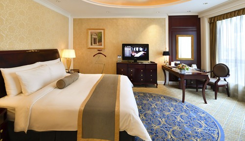 Atrium-view Queen Room