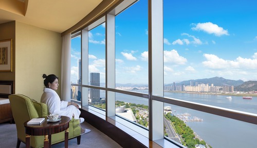 Premier Room, 1 King Bed