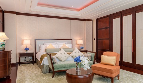 The Ritz-Carlton Suite