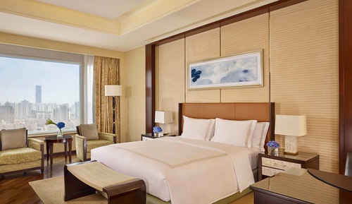 Club Executive King Bed Suite