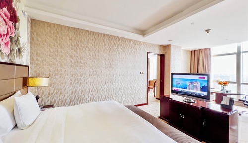 Suite, 1 Bedroom (Dining, High Floor)
