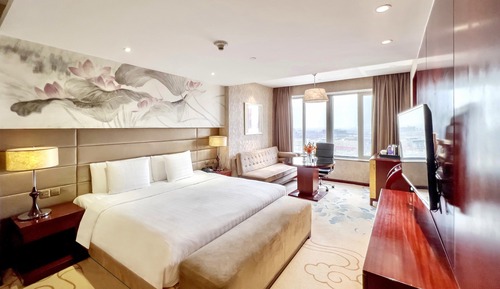 Premium Room, 1 King Bed, Club Lounge Access (Lounge Access)