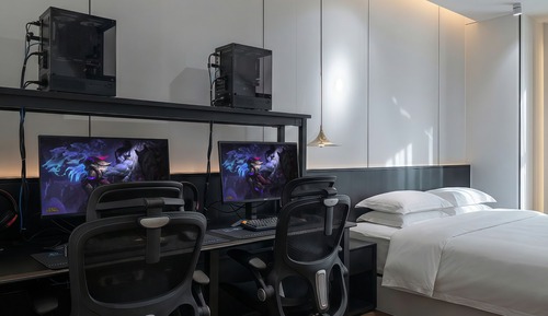 Deluxe Esports King Room (2 PCs RTX 4070S)