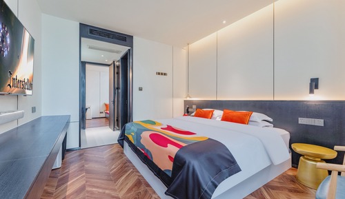 Two-Bedroom Suite with One King Bed and Two Queen Beds (with Nintendo Switch & Mahjong)