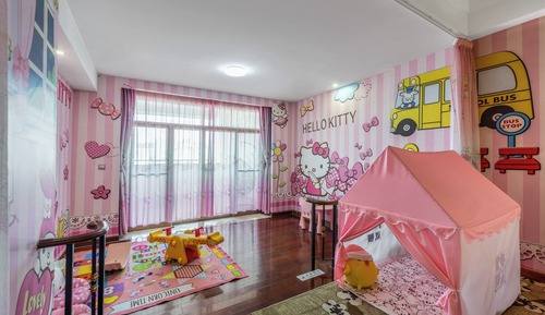 Family Room, City View