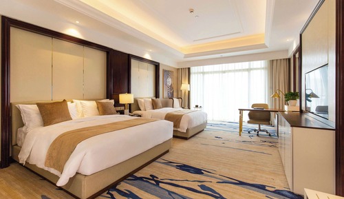 Family Lake View Twin Bed Room