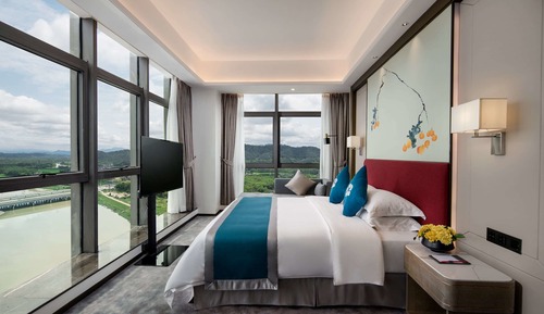 Executive Suite, 1 King Bed, Smoking