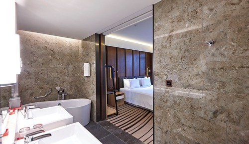 Executive Suite, Lake View