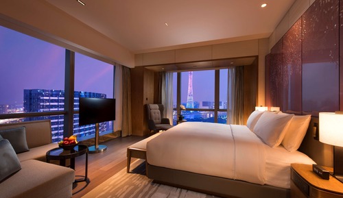 King Executive Suite Canton Tower River View