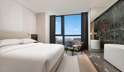 Suite, 1 King Bed, Lake View