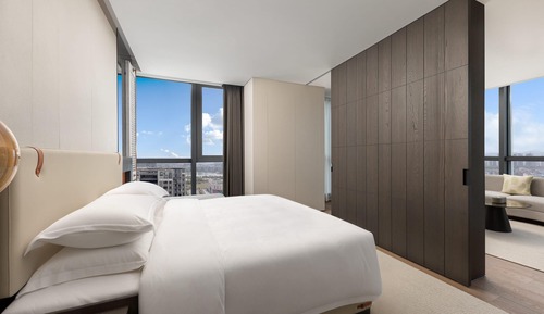 Executive Suite, 1 King Bed, Lake View