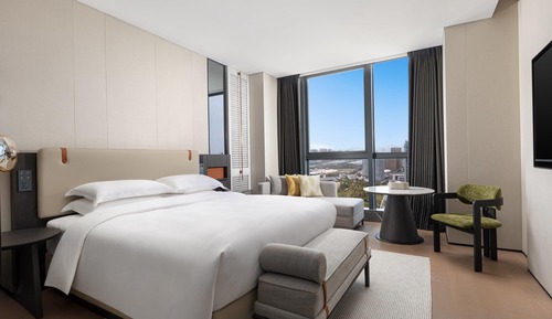 Deluxe Room, 1 King Bed