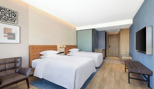 Comfort Room, 2 Double Beds, City View
