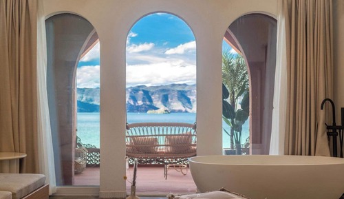 Romantic Room, Lake View