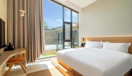 Superior Villa, Hill View