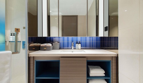 Deluxe Room, 2 Twin Beds (City side)