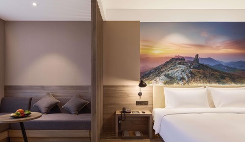 Deluxe Room, 1 King Bed