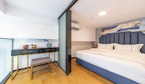 Superior Twin Room, City View