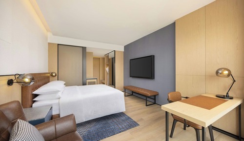 Superior Room, 1 King Bed, Garden View