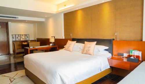 Lake View King Room