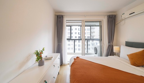 City View 1BR Serviced Residence - Spacious &amp; Family Friendly