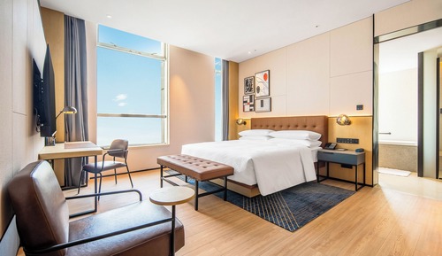 Studio Suite, 1 King Bed, City View