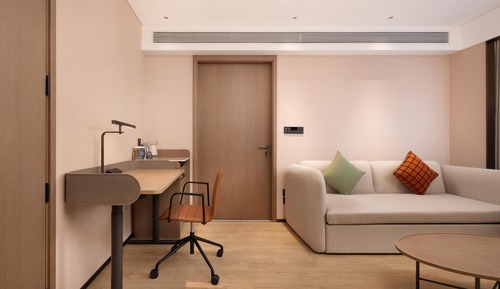 Deluxe Suite, 1 King Bed, Bathtub