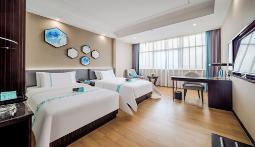 Luxury Twin Room, City View