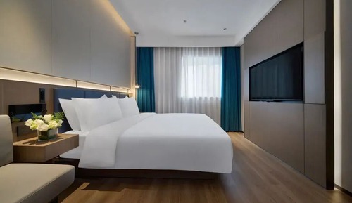 Handpicked Superior Double Bed Room (Mobile Screen Projection + Comfortable Mattress + Window)